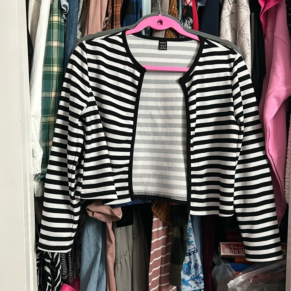 SHEIN Crop-Top Shrug